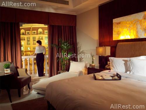Al Murooj Rotana Suites 7
